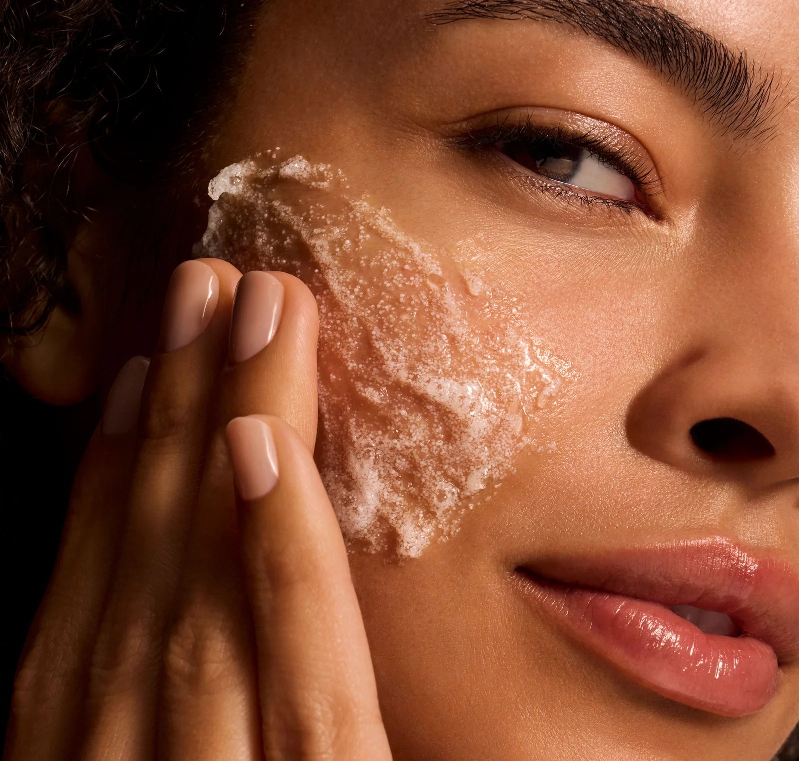 iS CLINICAL Cleansing Complex Polish Exfoliator - LEINE The Seattle Acne Clinic & Wellness SpaiS Clinical